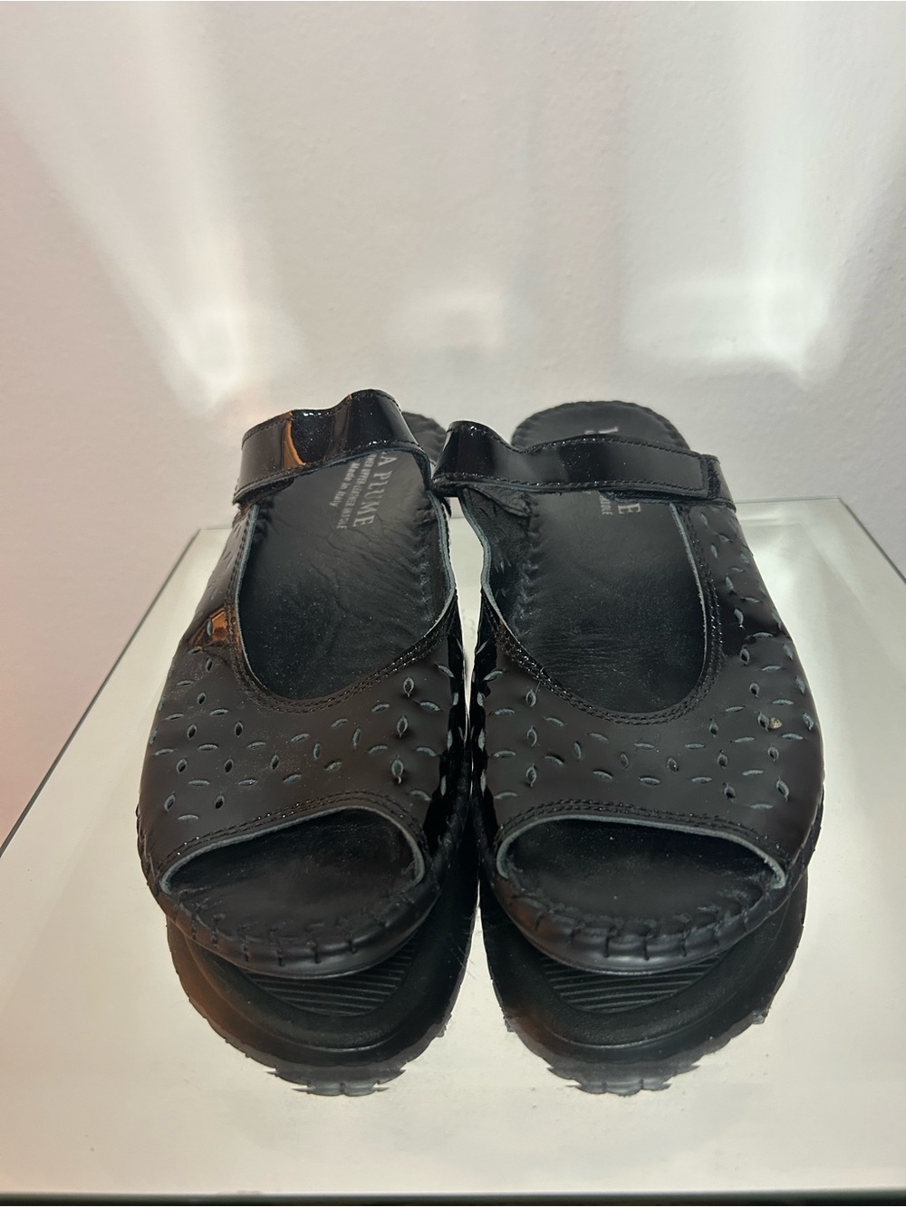 LA PLUME Black Shiny Eyelet Cutout Leather Slide Wedge Sandal